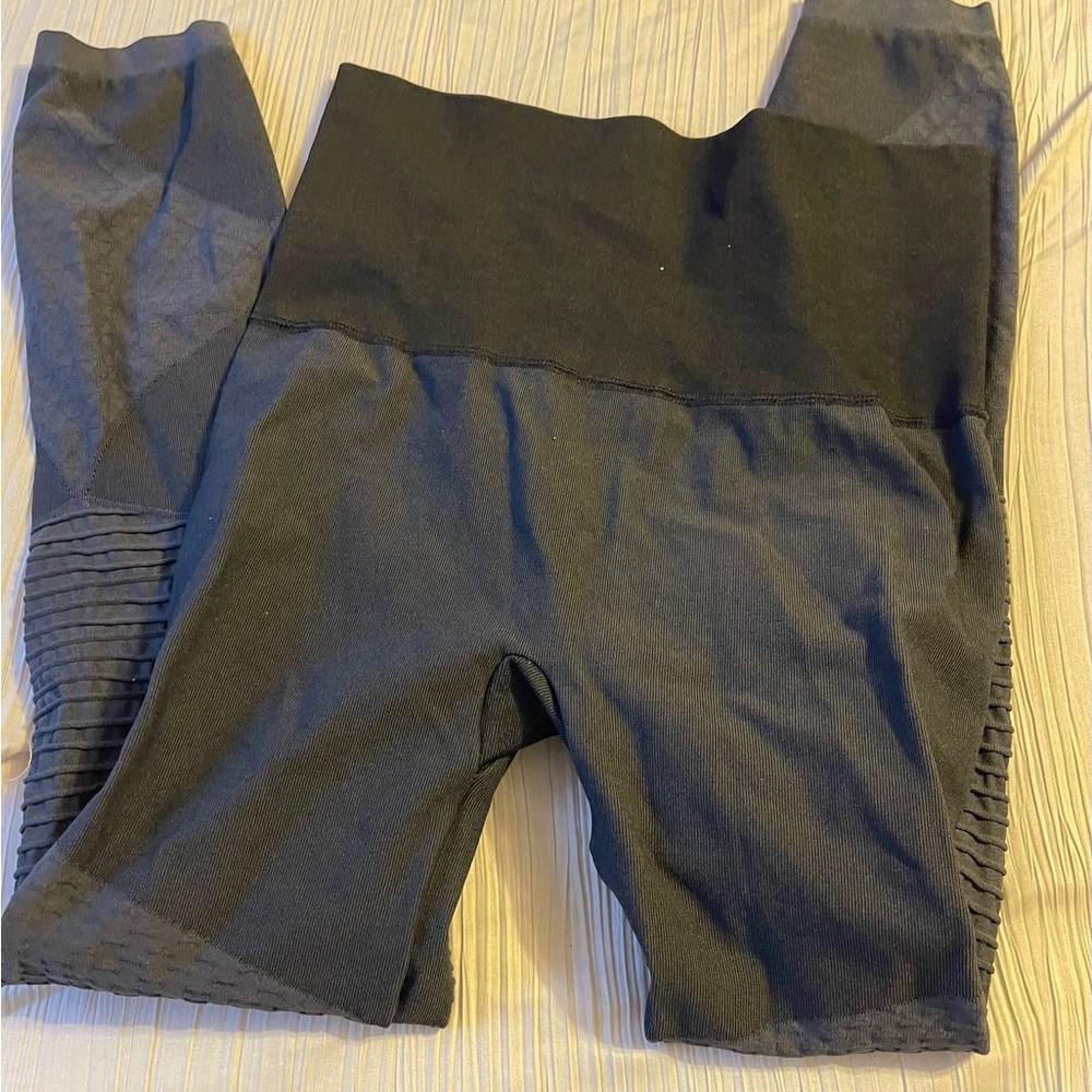 Spanx look at me now gray‎ seamless leggings, size medium - Picture 3 of 12